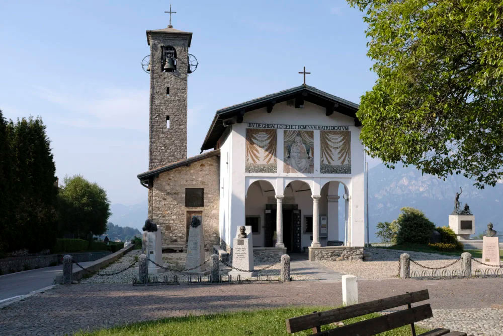 notr dame the cyclistes 08