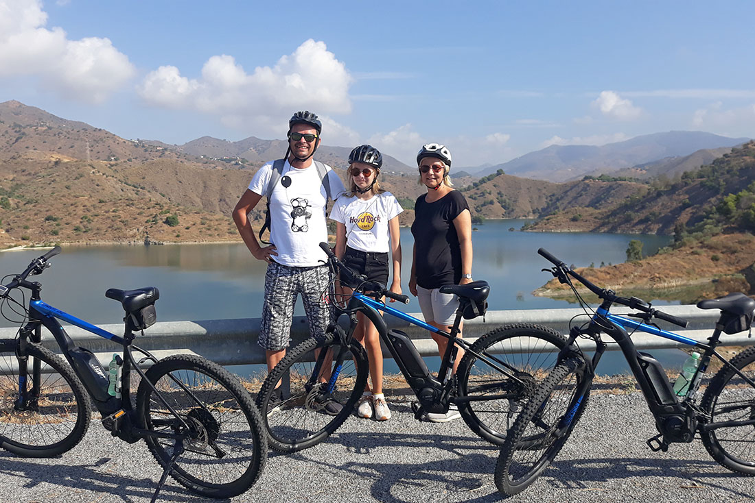 E-bike routes to Montes de Malaga and Limonero Lake
