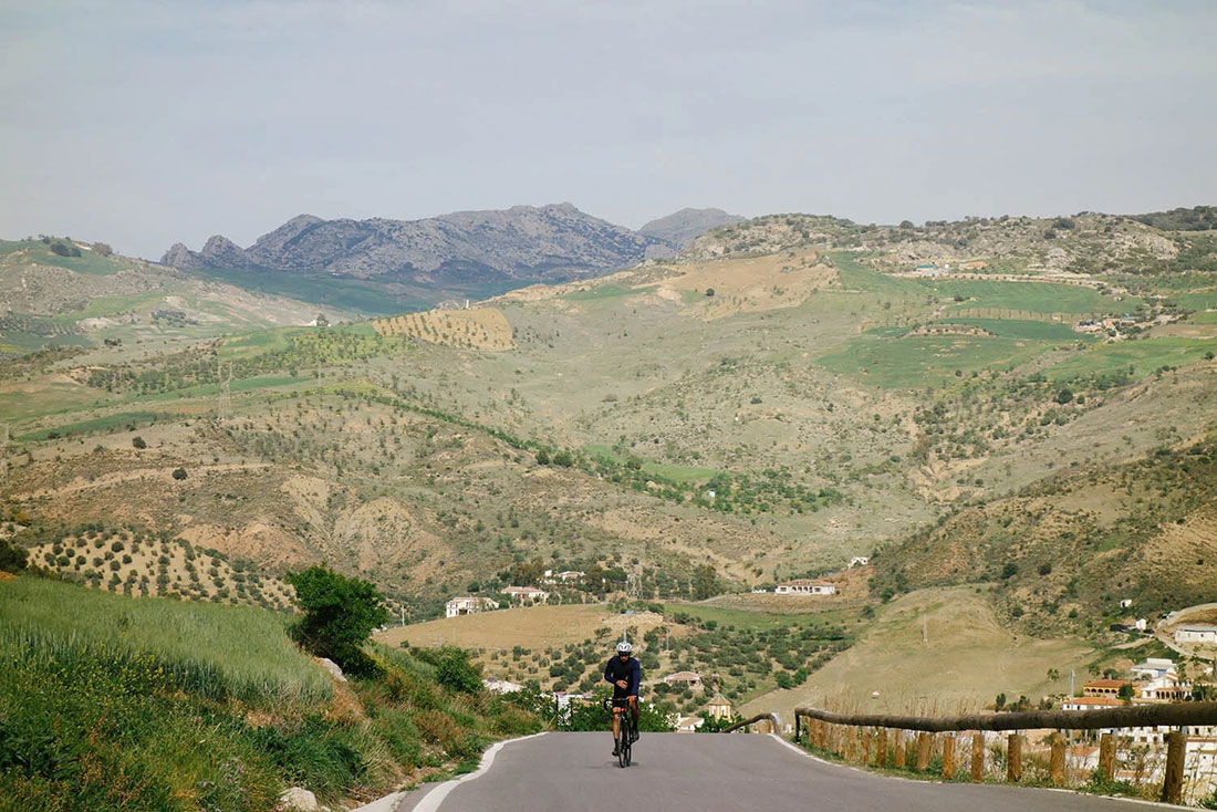 Cycle route along the olive camps in El Chorro